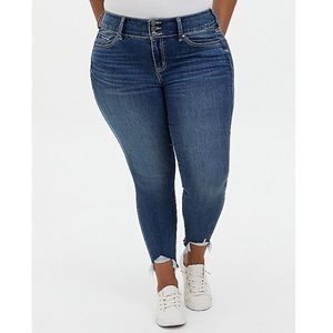 Torrid Jegging Medium Wash w/Distressed Hem 22T